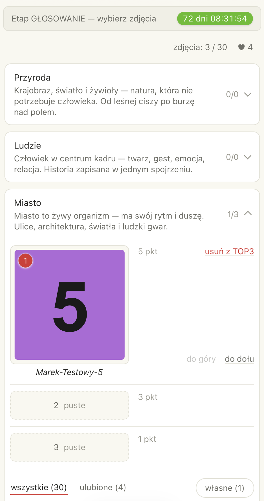 Widok Moje głosy w etapie Głosowanie: zakładki wszystkie i ulubione z liczbami zdjęć, osobny przełącznik własne oraz pula miniatur — atrapy zdjęć z linkami do TOP3 i do ulubionych